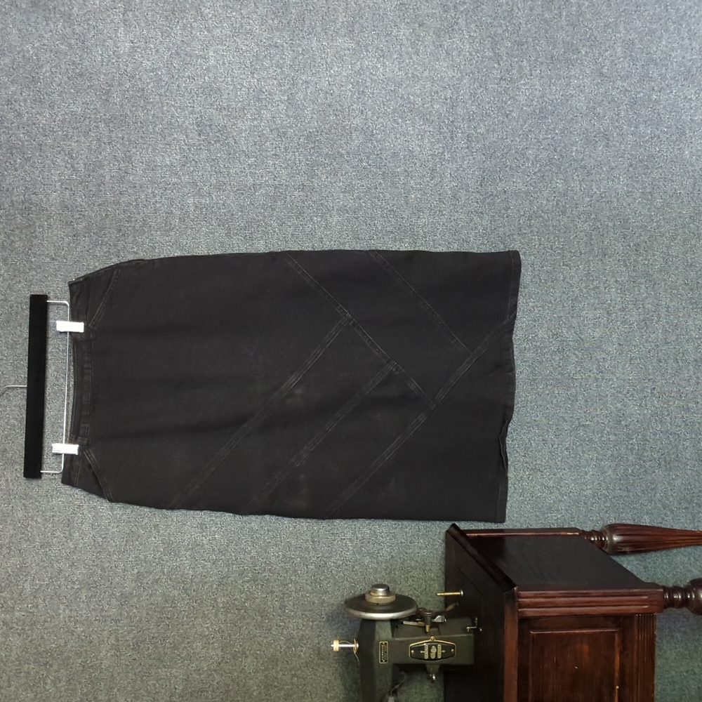 Christopher & Banks size 6 skirt